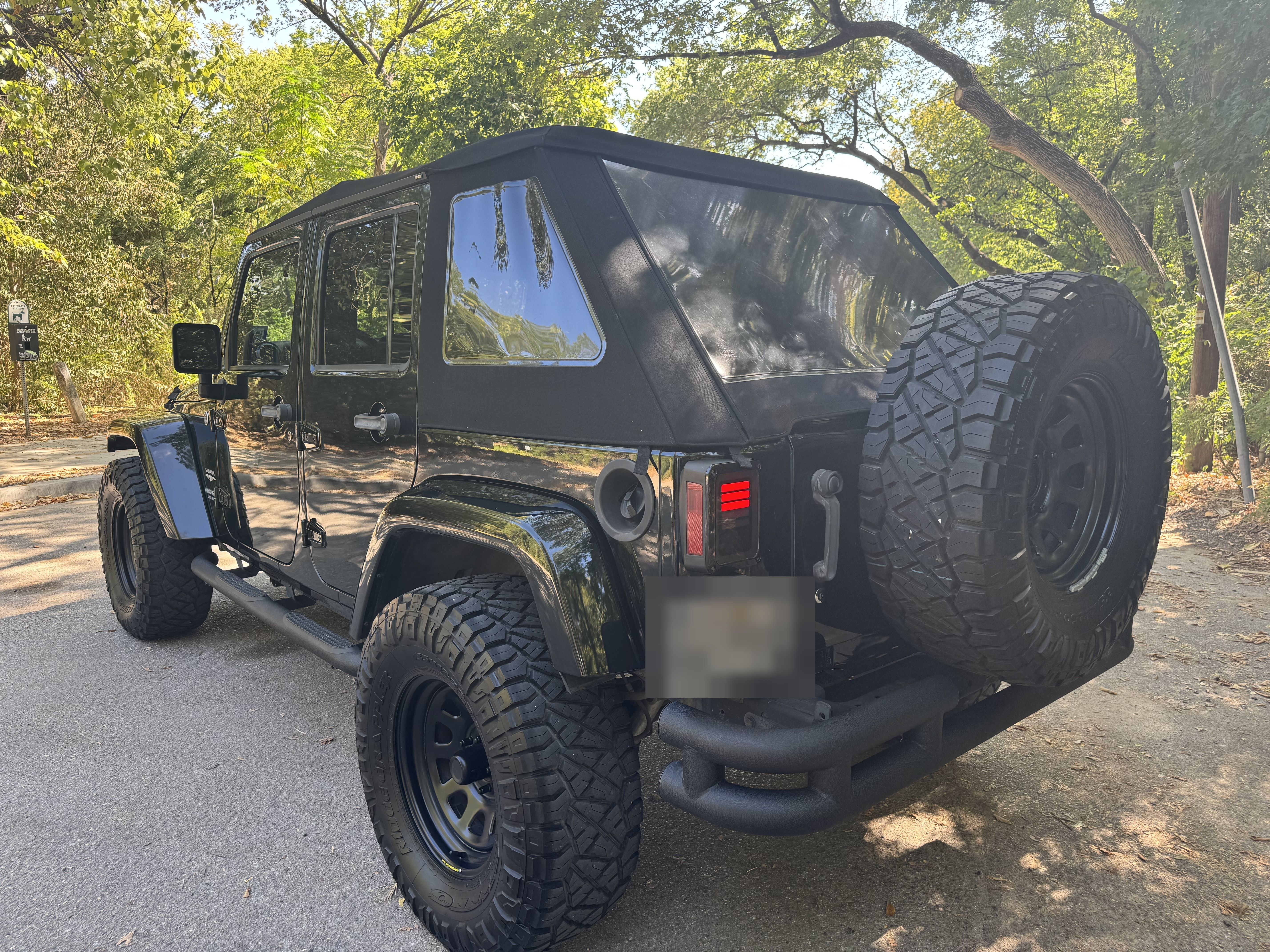 Used 2012 Jeep Wrangler Unlimited Sahara w/ Connectivity Group AWD/4WD image 5