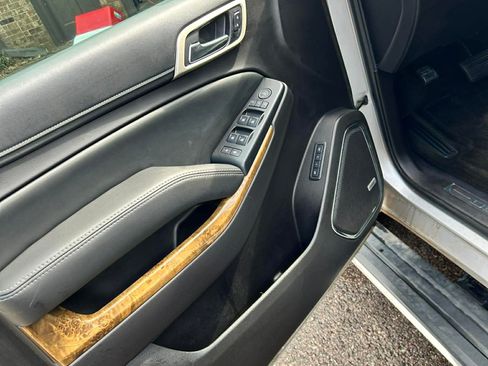 Used 2016 GMC Yukon Denali w/ Open Road Package image 9