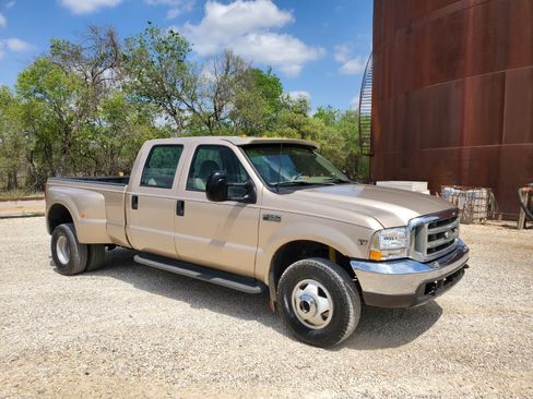 Used 1999 Ford F350 4x4 Crew Cab DRW Super Duty image 2