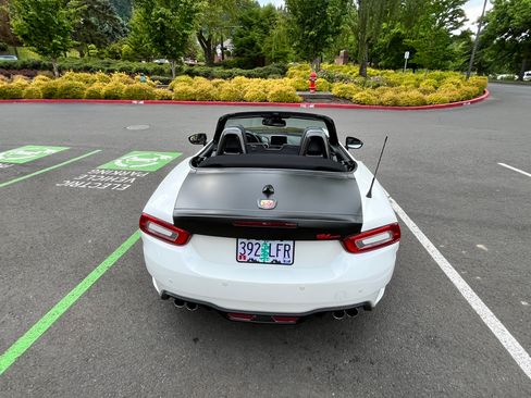 Used 2018 FIAT 124 Spider Abarth w/ Convenience Group RWD image 21