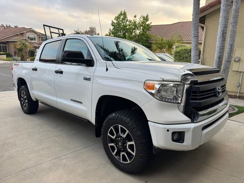 Used 2014 Toyota Tundra SR5 w/ TRD Off Road Package AWD/4WD image 23