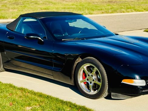 Used 2001 Chevrolet Corvette Convertible w/ Preferred Equipment Group2 image 9