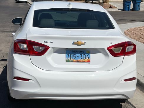 Used 2017 Chevrolet Cruze LT FWD image 5