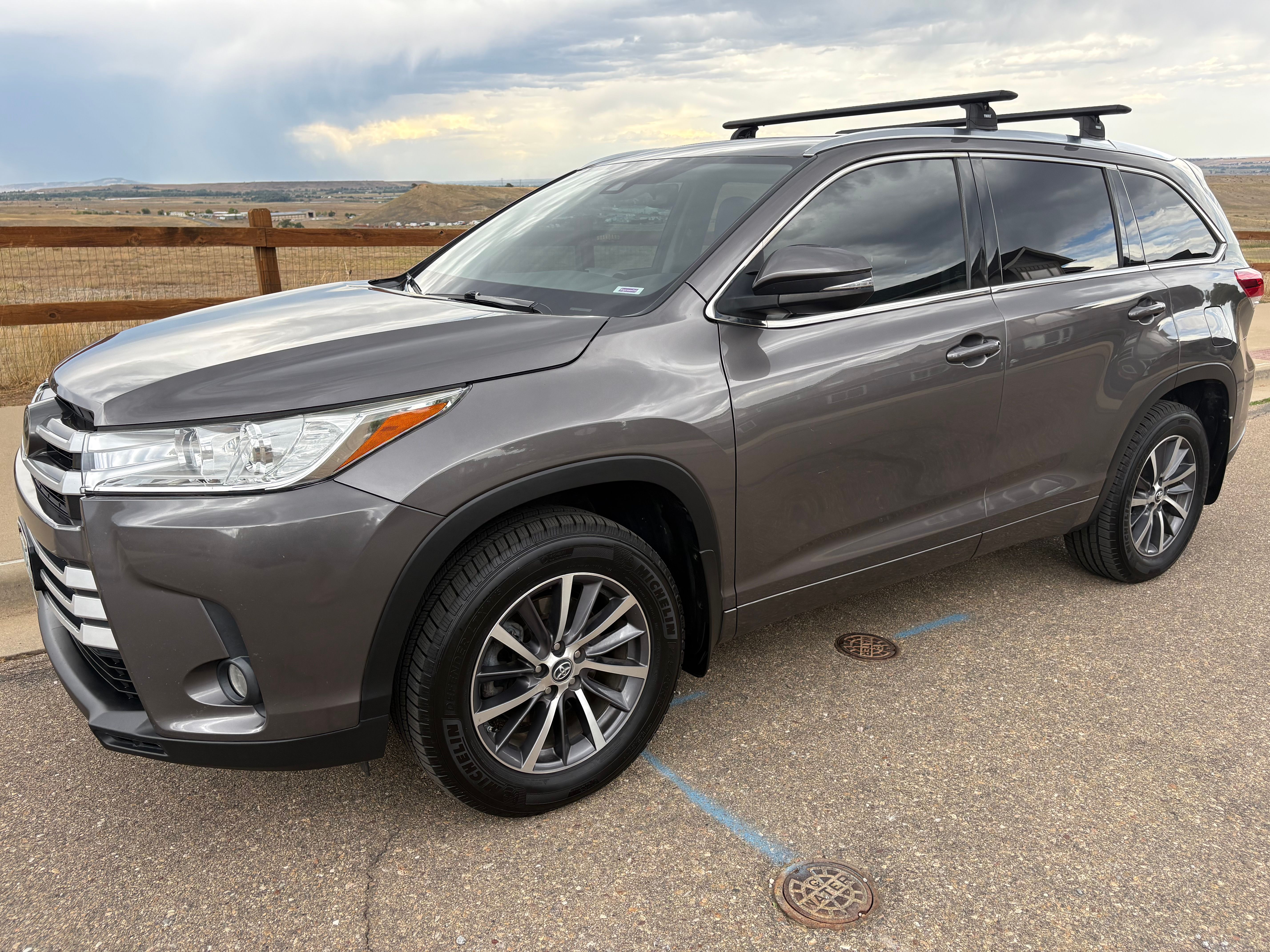 Used 2017 Toyota Highlander XLE AWD/4WD image 1
