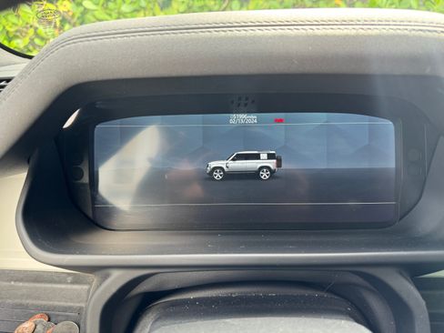 Used 2020 Land Rover Defender 110 SE image 9