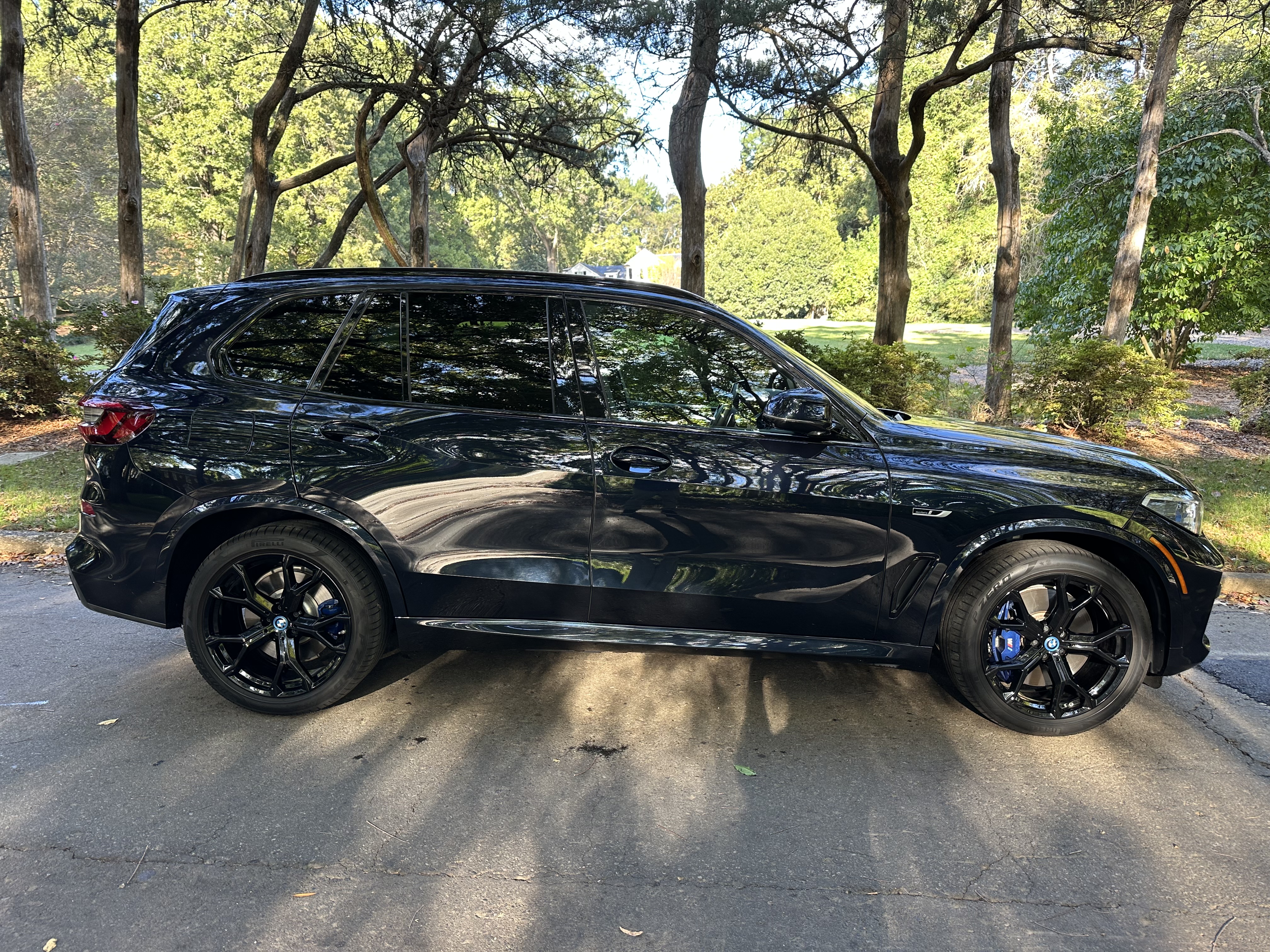 Used 2022 BMW X5 xDrive45e w/ M Sport Package AWD/4WD image 1