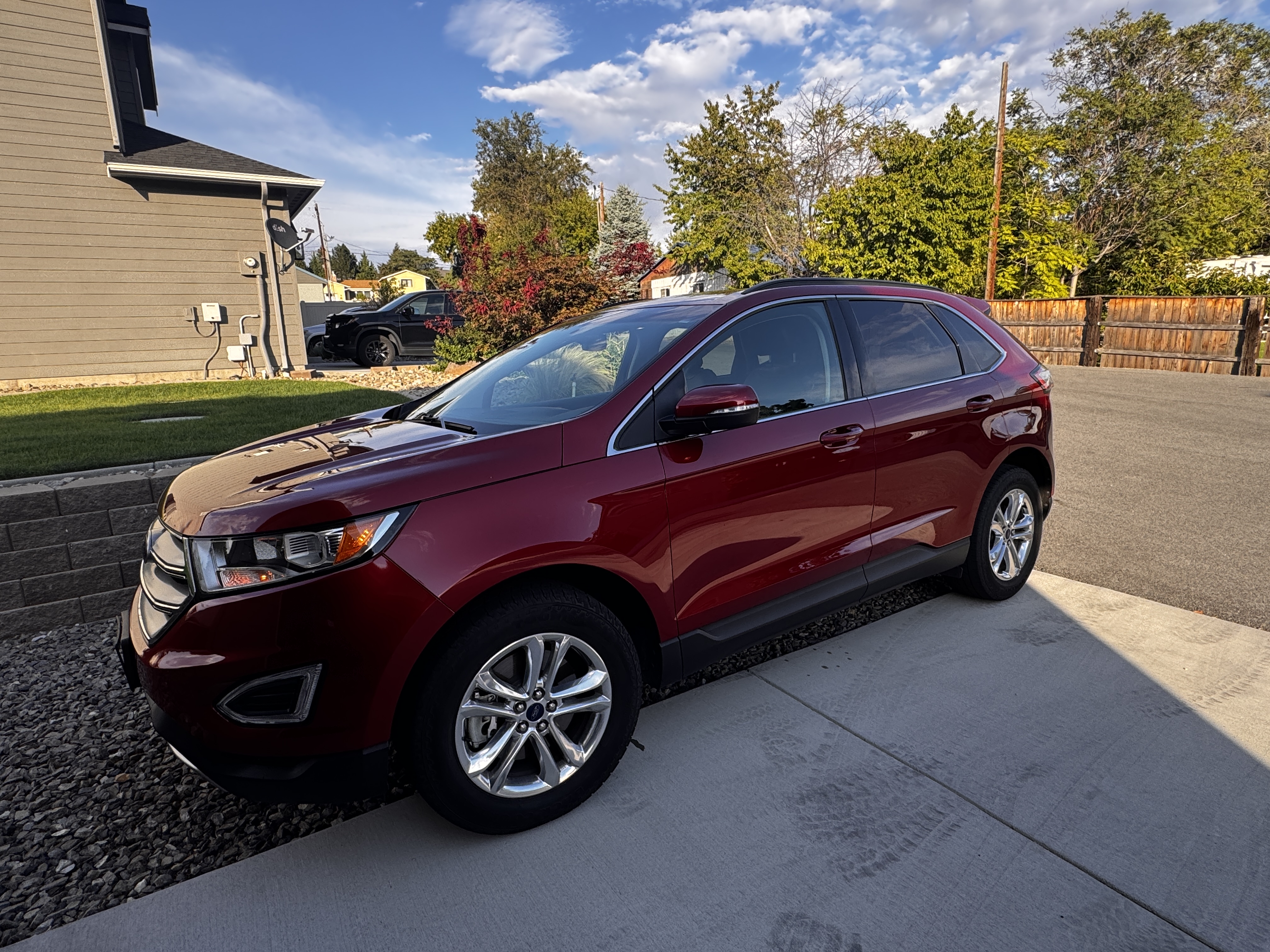 Used 2017 Ford Edge SEL w/ Equipment Group 201A AWD/4WD image 2