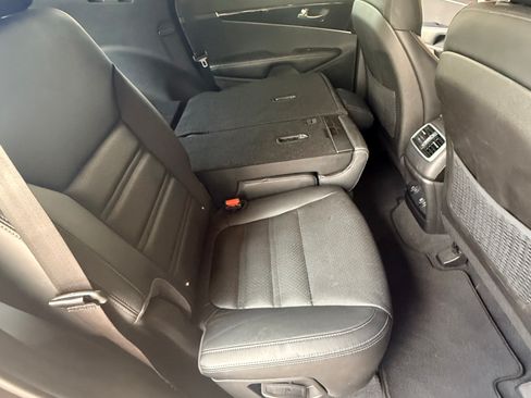 Used 2016 Kia Sorento EX image 18