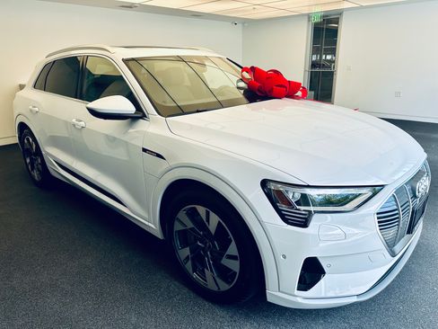 Used 2023 Audi e-tron Premium Plus w/ Premium Plus Package image 8