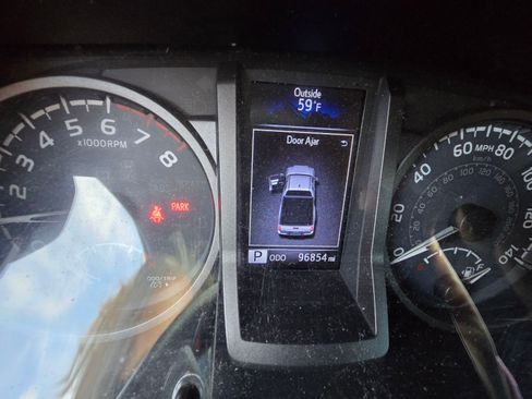 Used 2016 Toyota Tacoma TRD Sport w/ Towing Package RWD image 16
