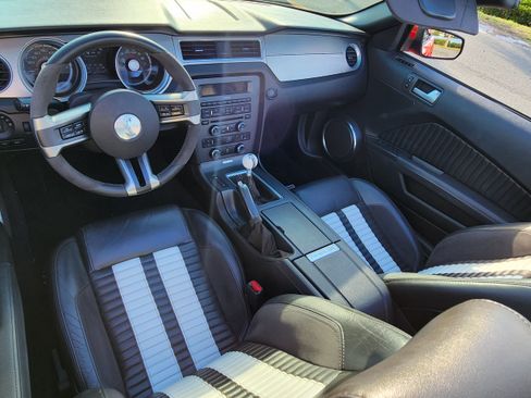 Used 2010 Ford Mustang Shelby GT500 image 4