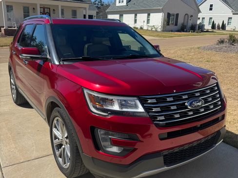 Used 2017 Ford Explorer Limited image 2