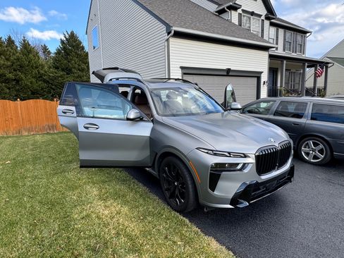 Used 2023 BMW X7 xDrive40i w/ M Sport Package image 5