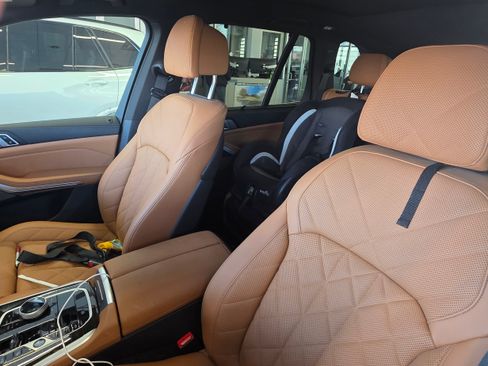 Used 2024 BMW X5 xDrive40i w/ Executive Package image 5