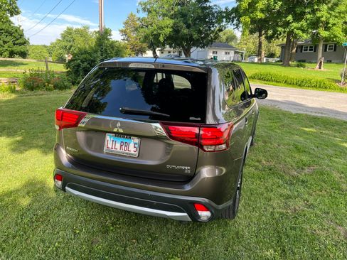 Used 2016 Mitsubishi Outlander SE AWD/4WD image 14