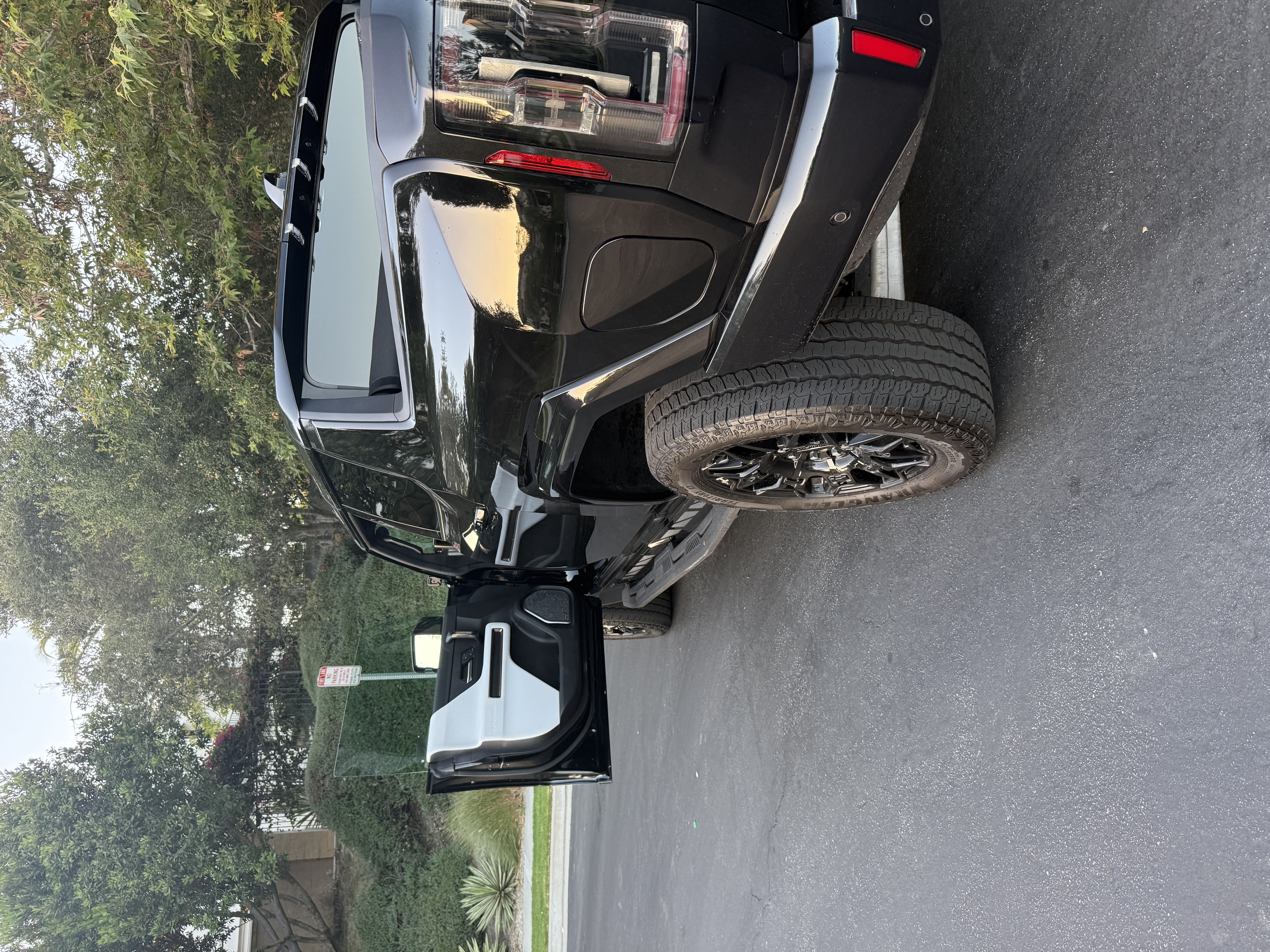 Used 2024 GMC Hummer EV 2X w/ LPO, Illumination Package AWD/4WD image 6