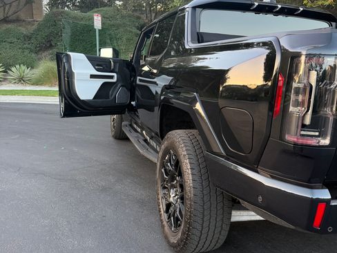 Used 2024 GMC Hummer EV 2X w/ LPO, Illumination Package AWD/4WD image 6