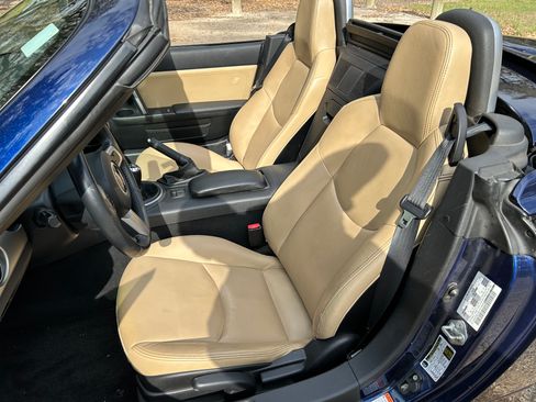 Used 2011 MAZDA MX-5 Miata Grand Touring w/ Premium Pkg image 11