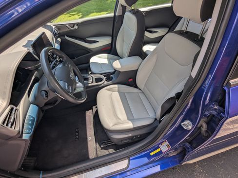 Used 2022 Hyundai Ioniq Limited FWD image 9
