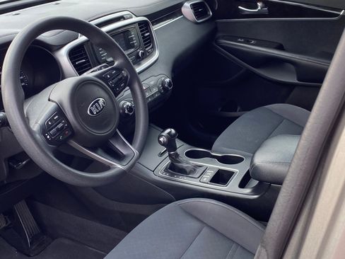 Used 2016 Kia Sorento LX image 16