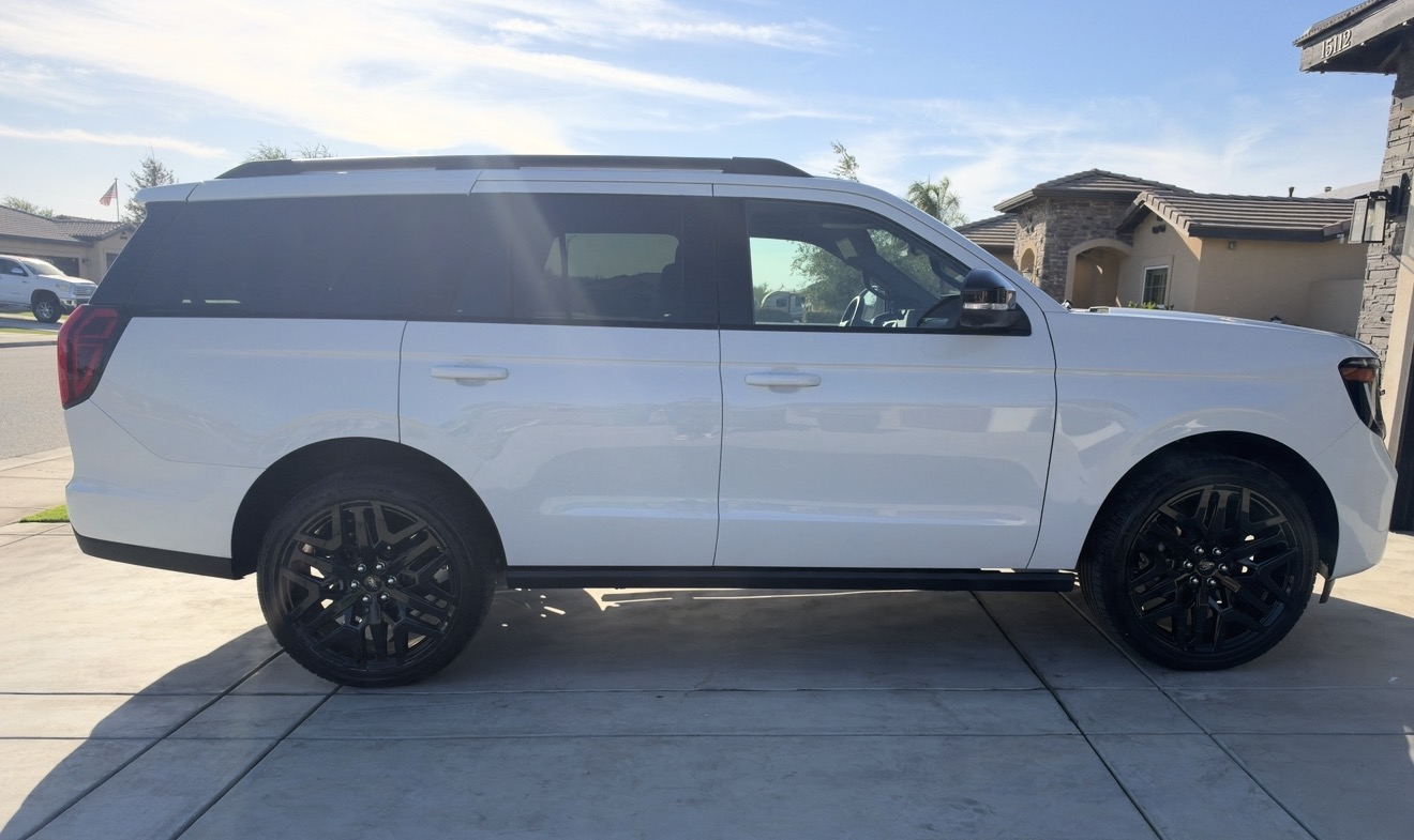 Used 2026 Ford Expedition Platinum w/ Stealth Performance Package AWD/4WD image 4