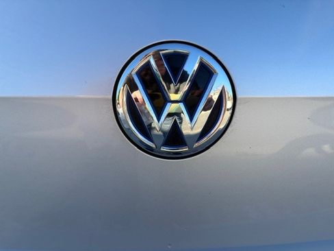 Used 2016 Volkswagen e-Golf SE image 11