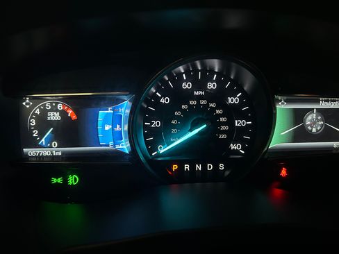 Used 2017 Ford Explorer Limited image 4