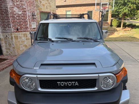 Used 2014 Toyota FJ Cruiser 4WD w/ Convenience Package image 8