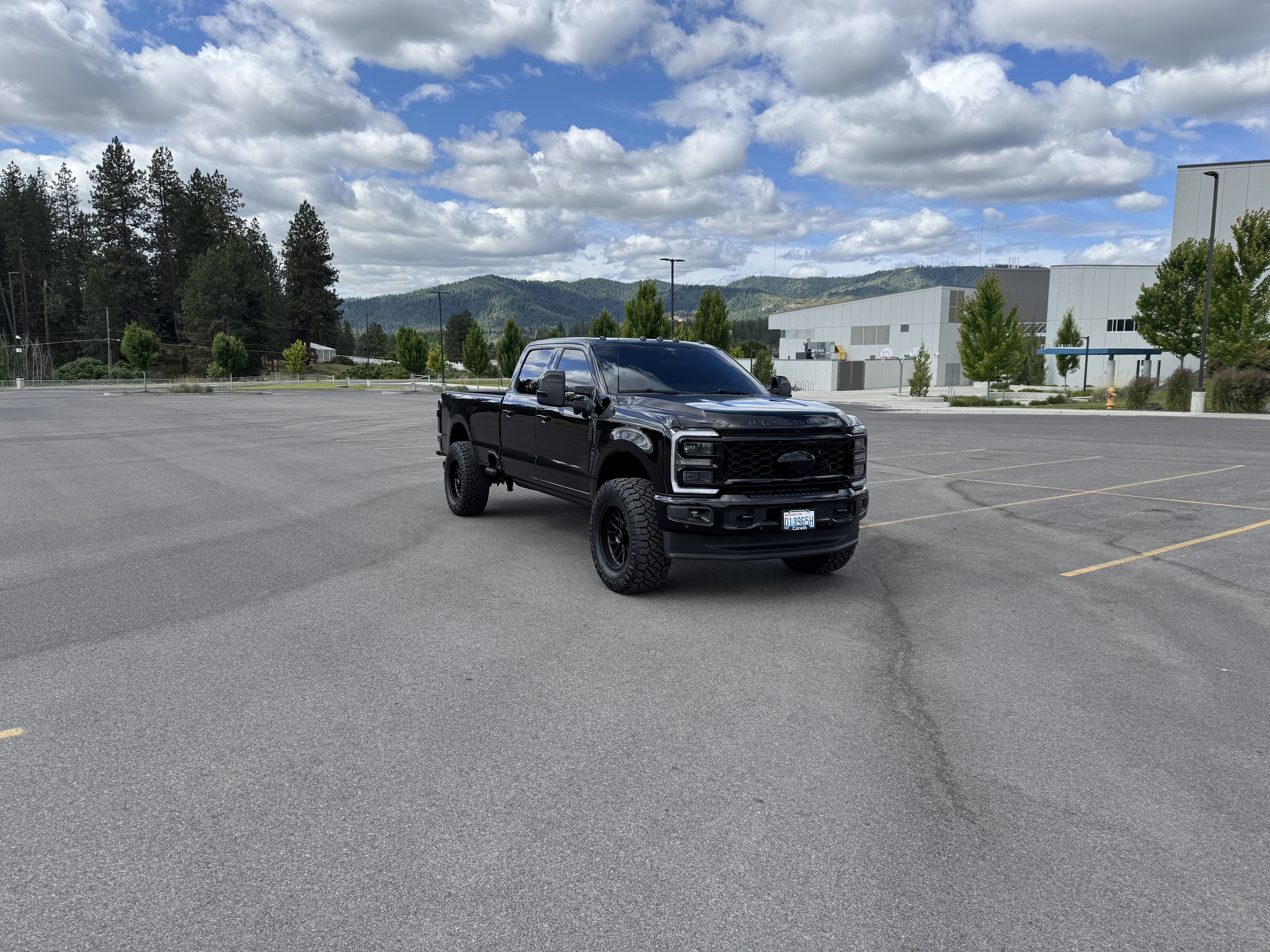 Used 2025 Ford F350 Platinum AWD/4WD image 2