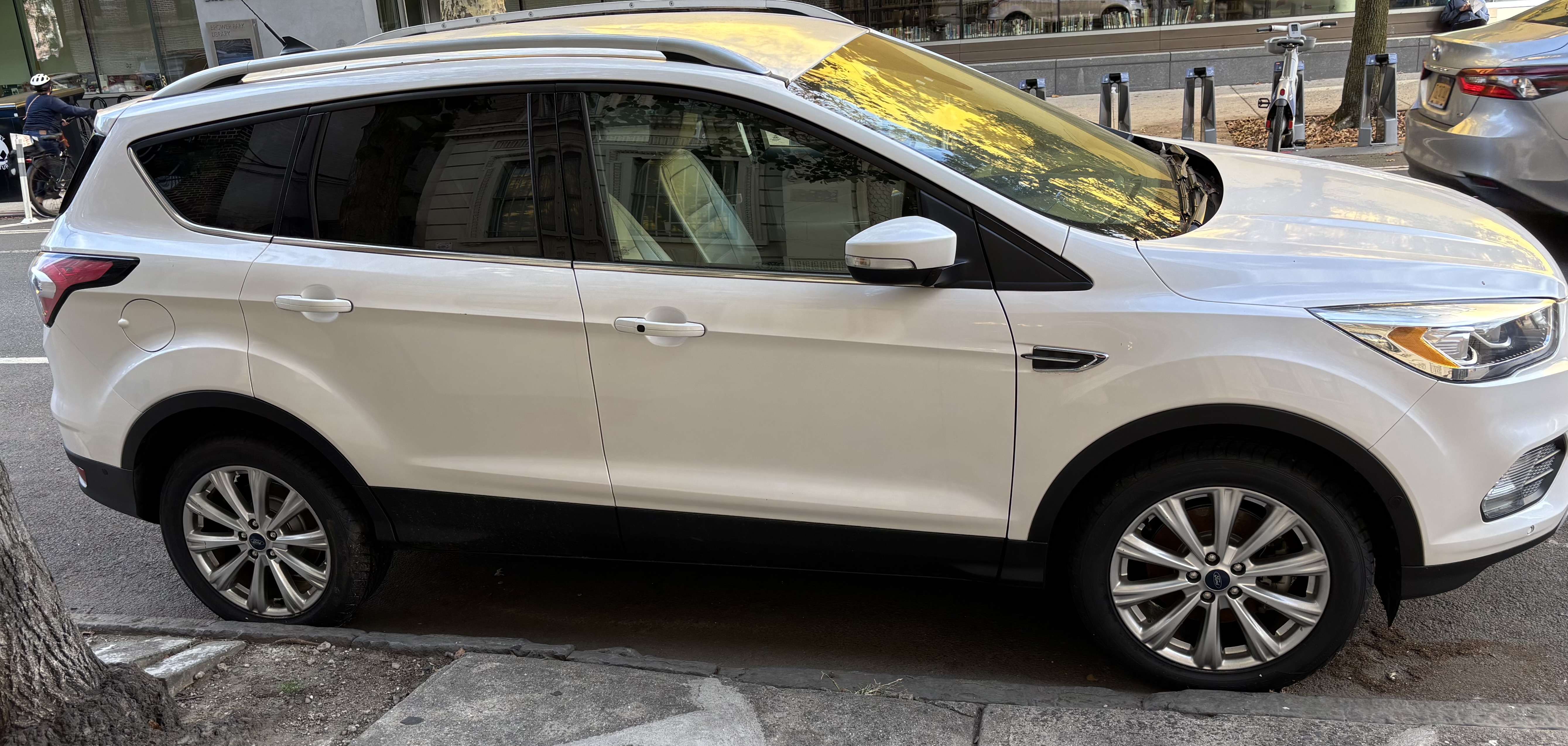 Used 2018 Ford Escape Titanium AWD/4WD image 5