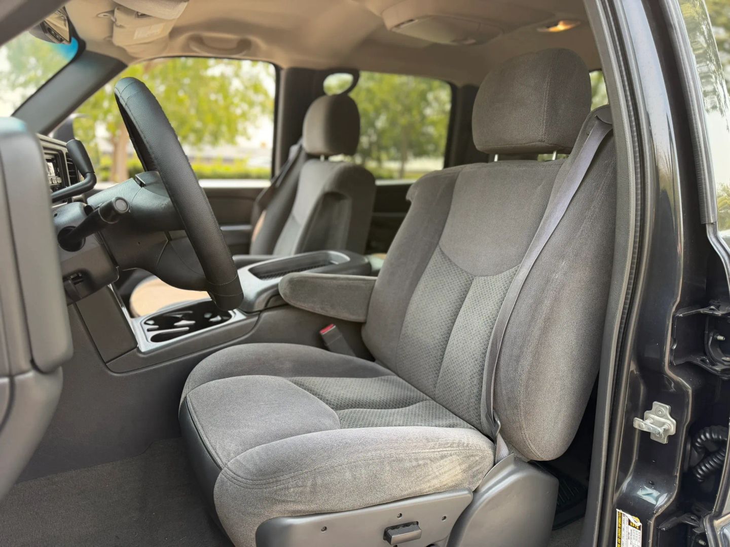 Used 2005 Chevrolet Silverado 2500 LS AWD/4WD image 9