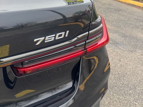 Used 2021 BMW 750i xDrive 750i xDrive Sedan 4D w/ Executive Package image 7