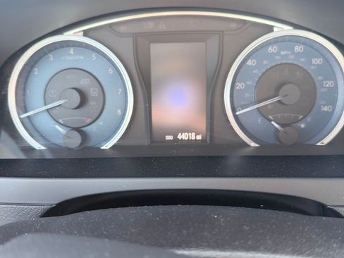 Used 2017 Toyota Camry LE image 12