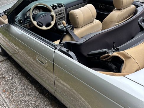Used 2005 Ford Thunderbird RWD image 6