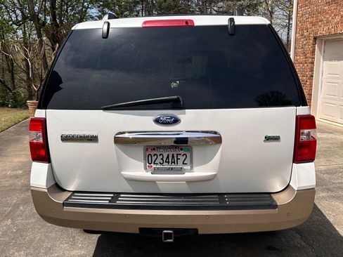 Used 2011 Ford Expedition XLT w/ 202A Rapid Spec Order Code image 4