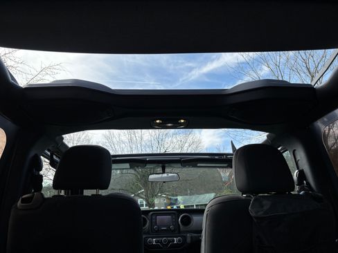 Used 2021 Jeep Wrangler Sport image 11