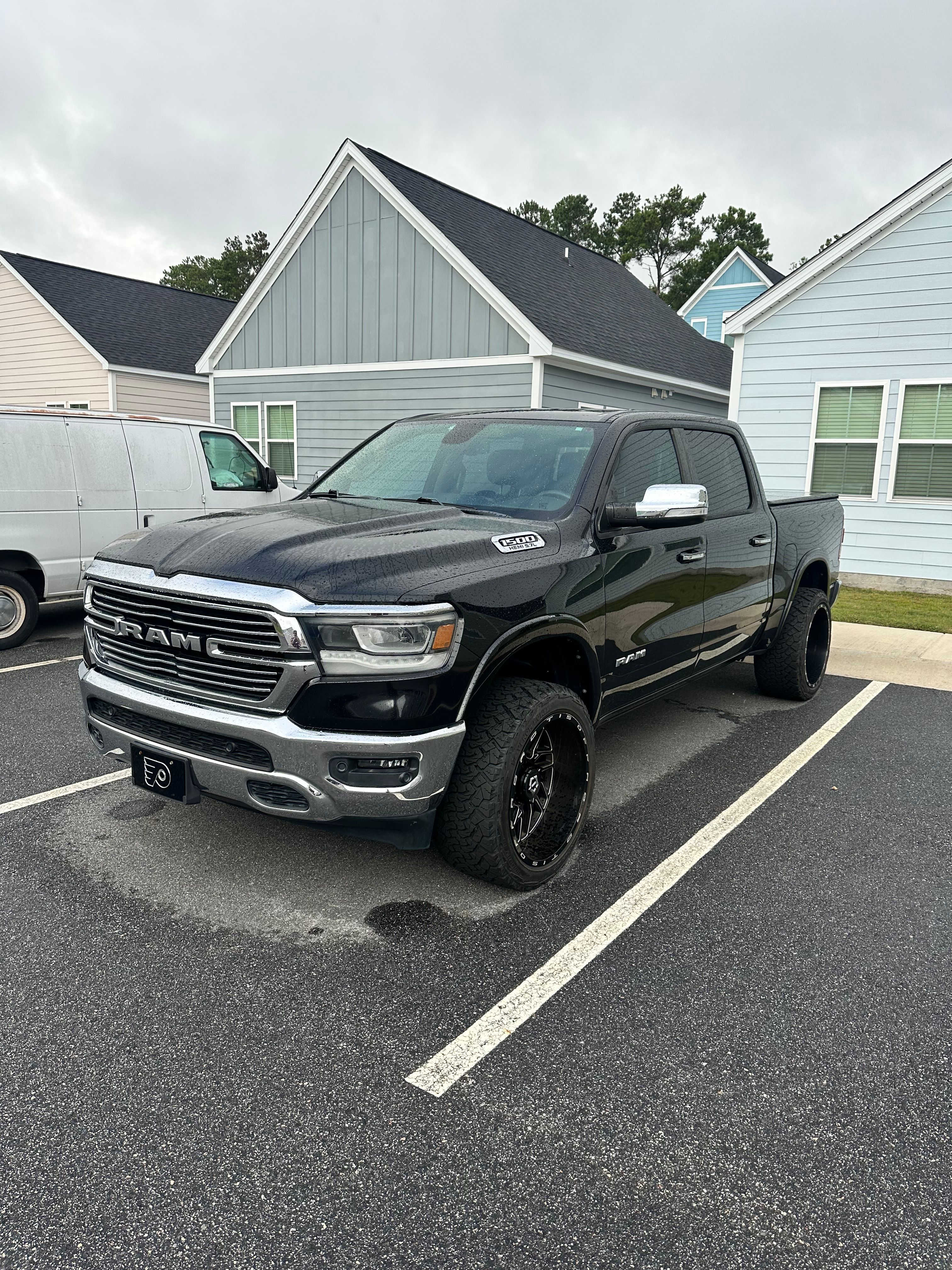 Used 2020 RAM 1500 Laramie RWD image 1