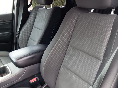 Used 2018 Jeep Grand Cherokee Laredo image 18