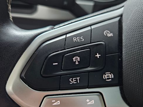 Used 2021 Volkswagen Atlas Cross Sport SE w/ Panoramic Sunroof Package image 15