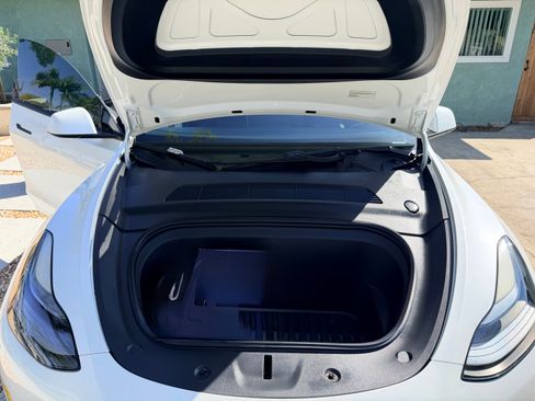 Used 2022 Tesla Model Y Performance image 17