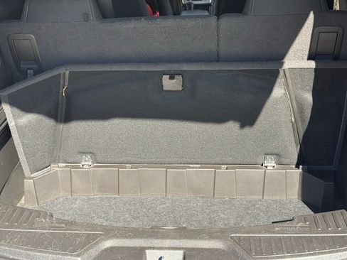 Used 2016 GMC Acadia SLE image 12