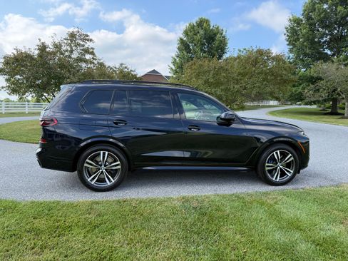 Used 2026 BMW X7 xDrive40i w/ M Sport Package AWD/4WD image 5