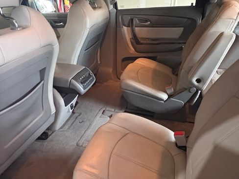 Used 2015 GMC Acadia SLT w/ Technology Package image 17