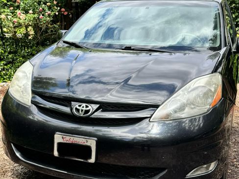 Used 2008 Toyota Sienna XLE FWD image 2