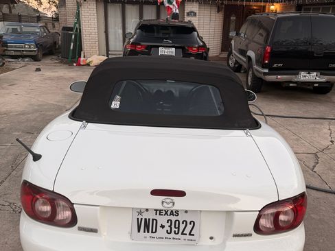 Used 2003 MAZDA MX-5 Miata image 8