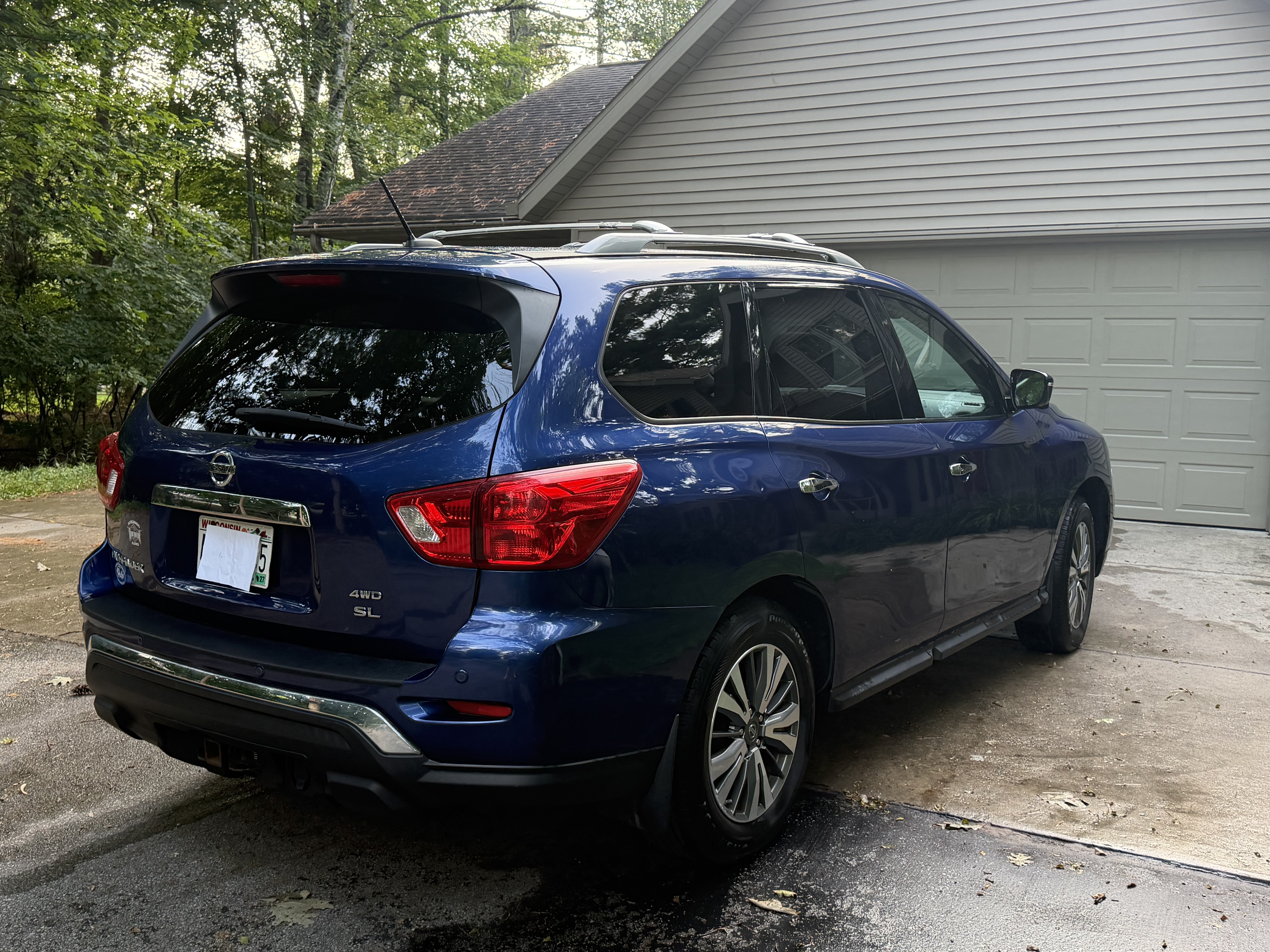 Used 2017 Nissan Pathfinder SL w/ SL Premium Package AWD/4WD image 4