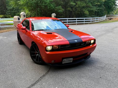Used 2009 Dodge Challenger SRT8 w/ SRT Option Group II RWD image 2