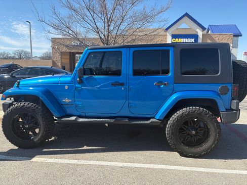Used 2014 Jeep Wrangler Unlimited Sport image 2