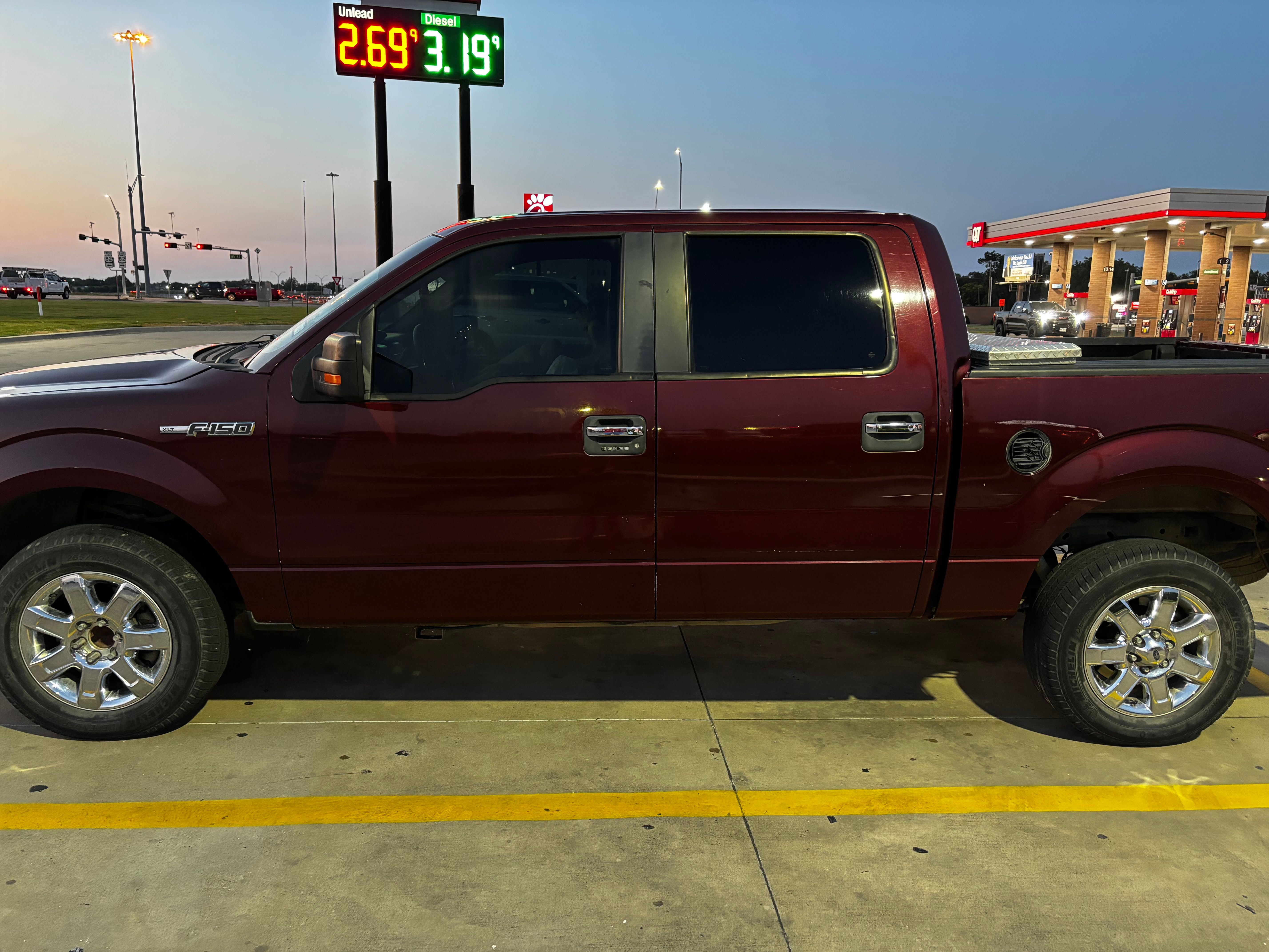 Used 2010 Ford F150 XLT RWD image 2