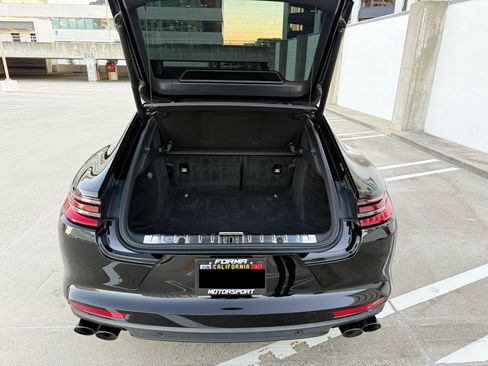 Used 2019 Porsche Panamera 4 image 24